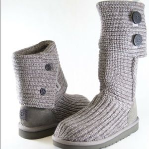 GRAY UGG’S CLASSIC CARDY